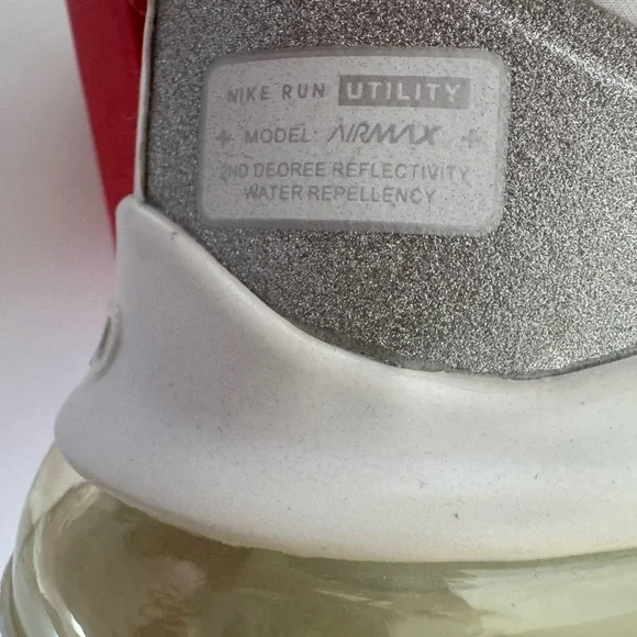 Nike White and Gray Sneakers with Modern Design - Picture 6 of 9